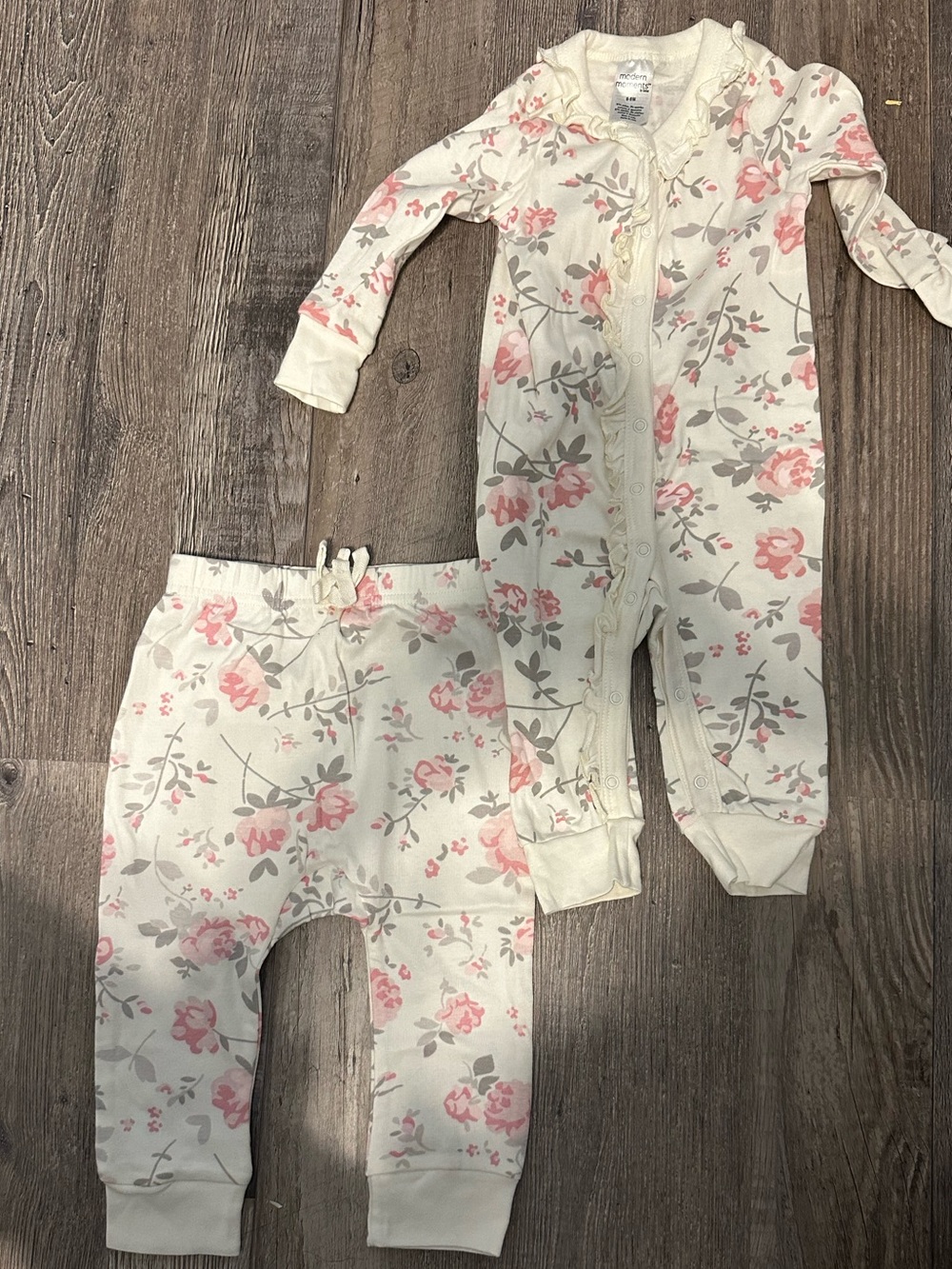 5/$25 NWOT Floral Romper + Pants Set